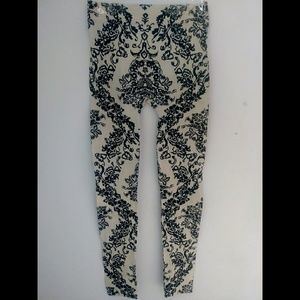 Lace filigree detail leggings